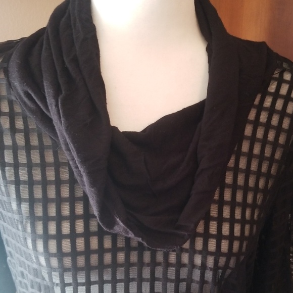 Black Sheer Yoga Top - Picture 3 of 5